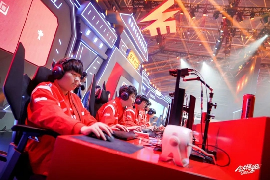 尽管年轻球 尽管年轻球